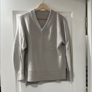 Vince 100% Cashmere Gray V-Neck Sweater